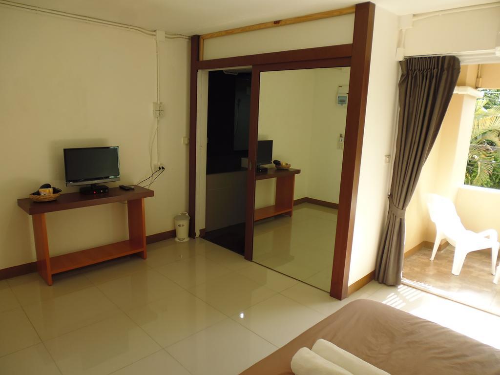 Hostel 24 *